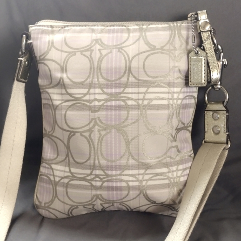 π©Ά Coach Poppy Lilac Purple Metallic Gold Tartan Plaid Signature Swingpack - Picture 6 of 9